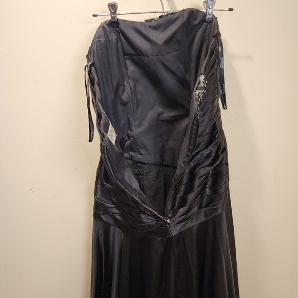 TONY BOWLS Black Long Evening Prom Slit Front Dress size 10 - Picture 3 of 12
